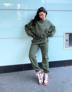 Свободные джоггеры цвета хаки с маленьким логотипом-галочкой Nike-Зеленый цвет