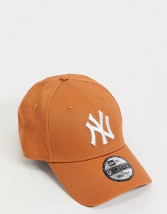 Коричневая бейсболка с логотипом команды "NY Yankees" New Era 9FORTY-Оранжевый цвет