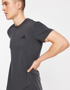 Черная футболка из технологичной ткани adidas Yoga-Черный цвет