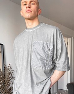 Серая выбеленная oversized-футболка с карманом из нейлона ASOS DESIGN-Нейтральный