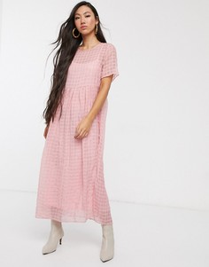 Свободное платье с присборенной юбкой из прозрачного материала в мелкую клетку Glamorous-Розовый цвет