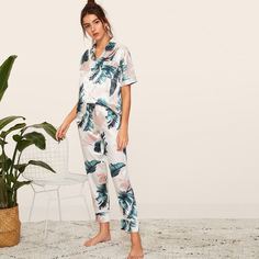 Комплект Атласная пижама с тропическим принтом Shein