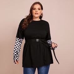 Футболка размера плюс с клетчатым рукавом и поясом Shein