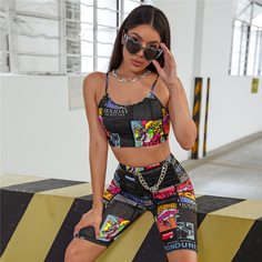 Короткий топ с принтом газеты Shein