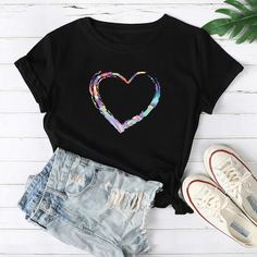 Футболка с сердечным принтом Shein