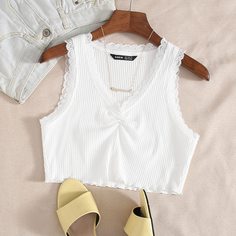 Вязаный топ с кружевной отделкой и складкой Shein