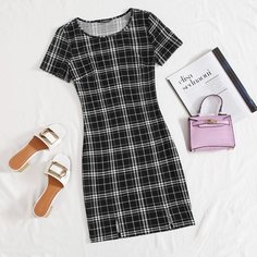 Платье размера плюс в клетку с M-образным разрезом Shein