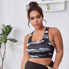 Камуфляж Спортивные бюстгальтеры размера плюс Shein