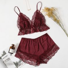 Пижама на бретелях с кружевом и бантом Shein