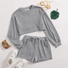 Трикотажная футболка и шорты для девочек Shein