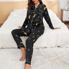 Атласная пижама с карманом и мультипликационным принтом Shein