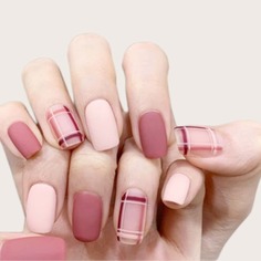 24шт Накладные ногти в клетку и 1 лист ленты Shein