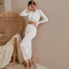 короткий топ с открытой спиной и брюки Shein