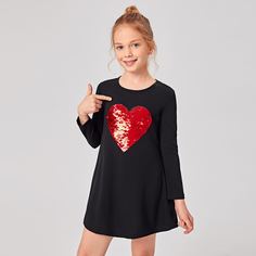 Платье-футболка с узором сердечка для девочек Shein