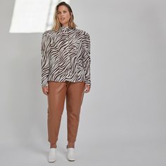 Блуза в полоску зебры с оригинальным рукавом размера плюс Shein