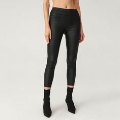 Короткие джинсы с кожаным эффектом Shein
