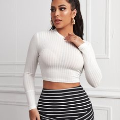 Трикотажная однотонная короткая футболка Shein