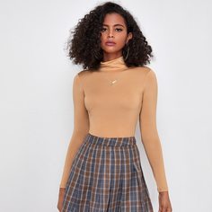 Однотонная футболка с высоким вырезом Shein