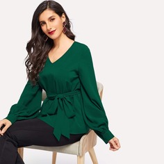 Блузка с поясом и оригинальным рукавом и узором Shein