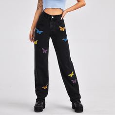 Прямые джинсы с вышивкой бабочки Shein