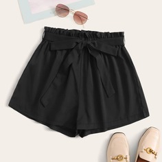 Однотонные шорты с присборенной талией и поясом Shein
