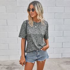 Футболка с леопардовым принтом Shein