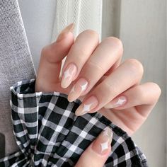 24шт Двухцветные накладные ногти и 1шт пилочка для ногтей и 1 лист ленты Shein