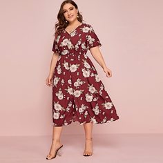Платье размера плюс с цветочным принтом и v-образным вырезом Shein