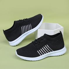 Трикотажные кроссовки на шнурках Shein