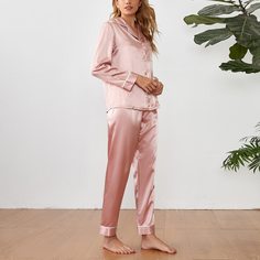 Атласная пижама с лацканами и пуговицами Shein