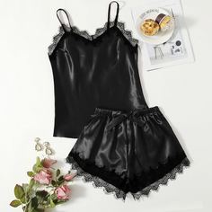 Комплект Атласная Пижама С Шортиками И Кружевной Отделкой Shein