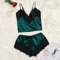 Атласный пижамный комплект с контрастным кружевом Shein