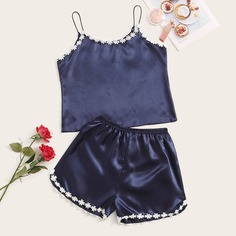 Атласная пижама на бретелях с цветочным принтом Shein