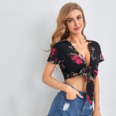 Кроп топ с узлом и цветочным принтом Shein
