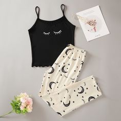 Мультяшный принт милый Пижама Shein