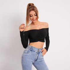 Кроп топ с открытыми плечами и сборкой Shein