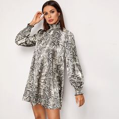 Змеиное платье с рукавом фонарик и складкой Shein