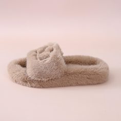 Плюшевые шлепанцы со стразами Shein
