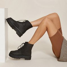 Сапоги из лакированной кожи на шнурках Shein