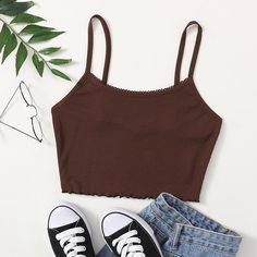 Короткий трикотажный топ без рукавов в рубчик с отделкой салатом Shein