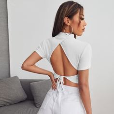 Трикотажная футболка с узлом сзади Shein