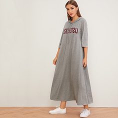 Длинное платье с капюшоном и текстовым принтом Shein