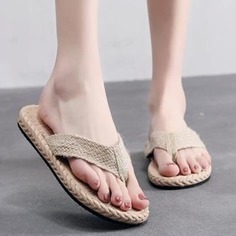 Минималистские шлепанцы Shein