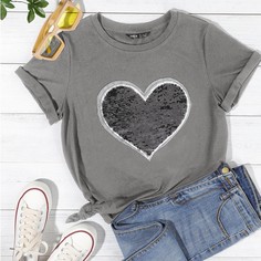 Футболка с узором сердечка Shein