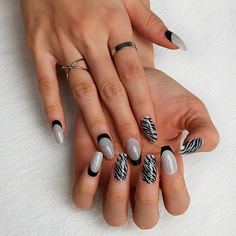 24шт накладные ногти в полоску зебры и 1 лист ленты Shein