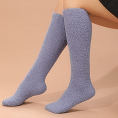 Однотонные носки поверх икры Shein