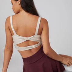 Короткий топ из спандекса с разрезом Shein