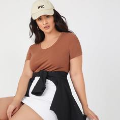 Однотонная футболка размера плюс Shein