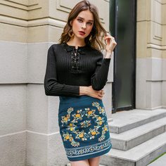 Вельветовая юбка с цветочной вышивкой Shein