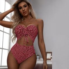 Слитный купальник на кулиске в горошек с разрезом Shein